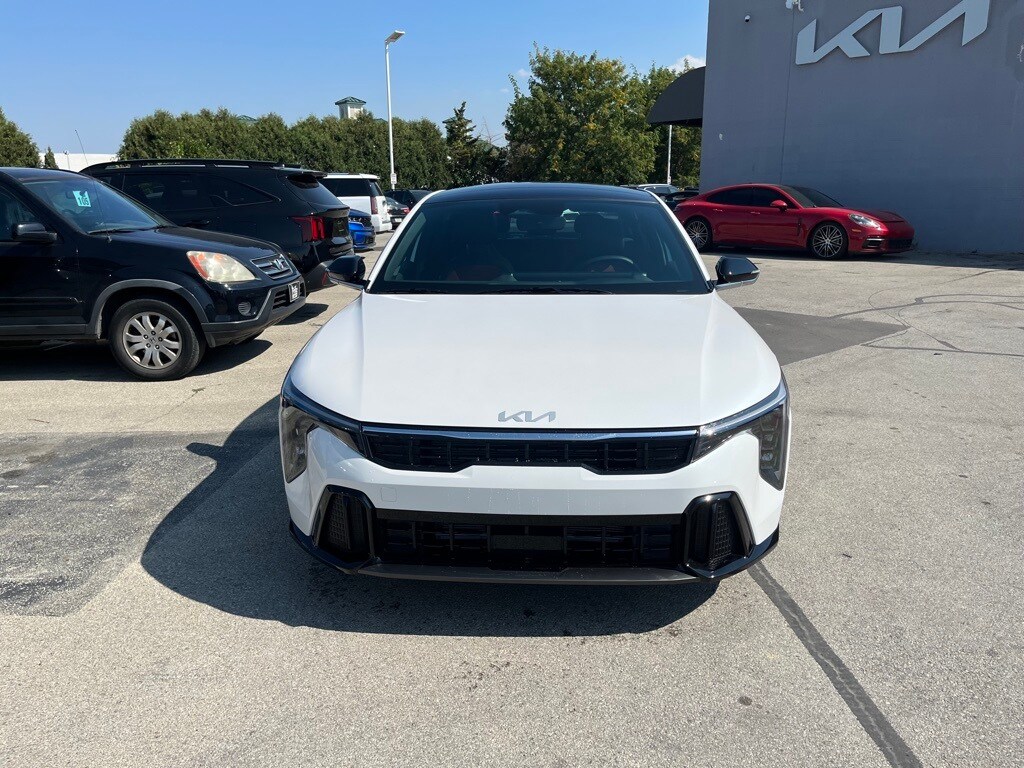2025 Kia K4 GT-Line photo 2