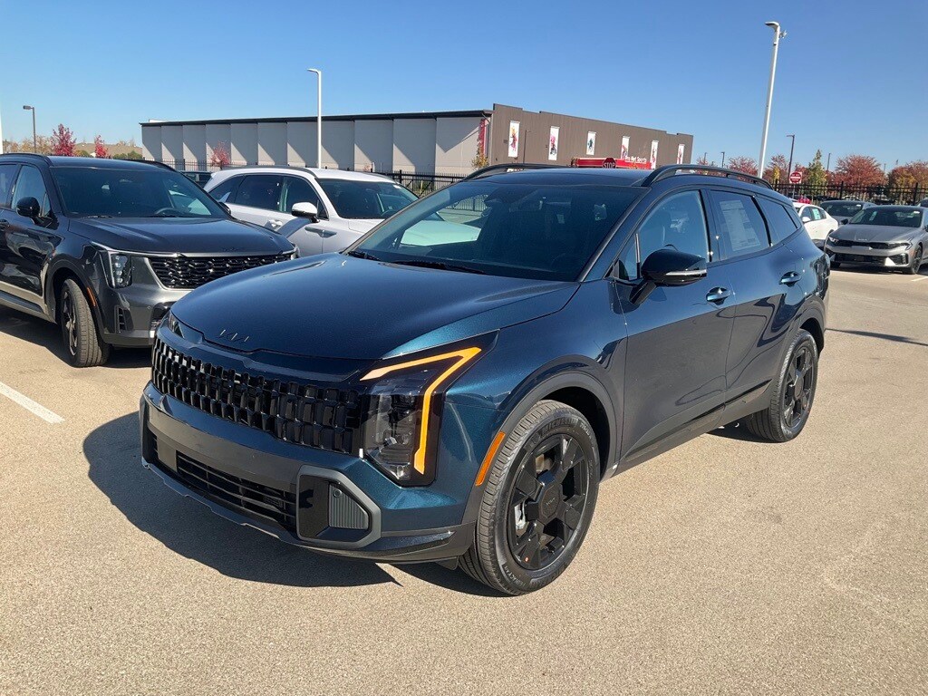2026 Kia Sportage Plug-In Hybrid X-Line photo 2