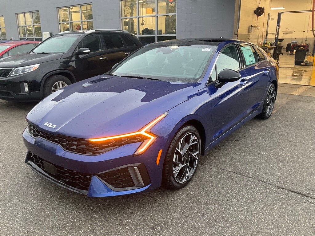 2025 Kia K5 GT-Line photo 3