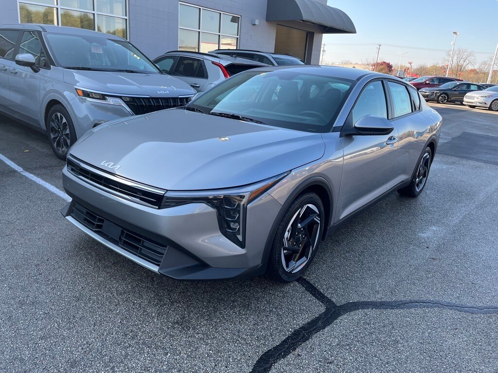 2025 Kia K4 EX photo 3