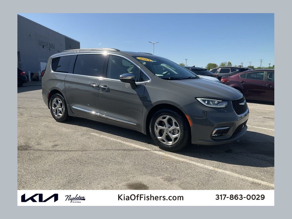 2023 Chrysler Pacifica Limited's photo