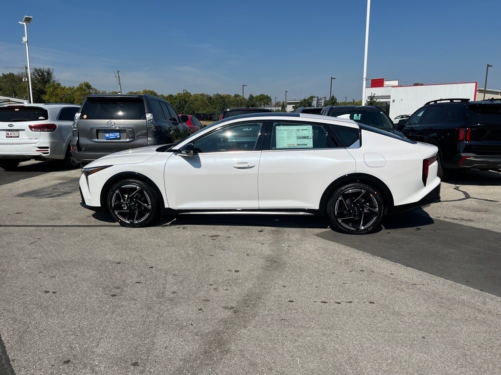 2025 Kia K4 GT-Line photo 4
