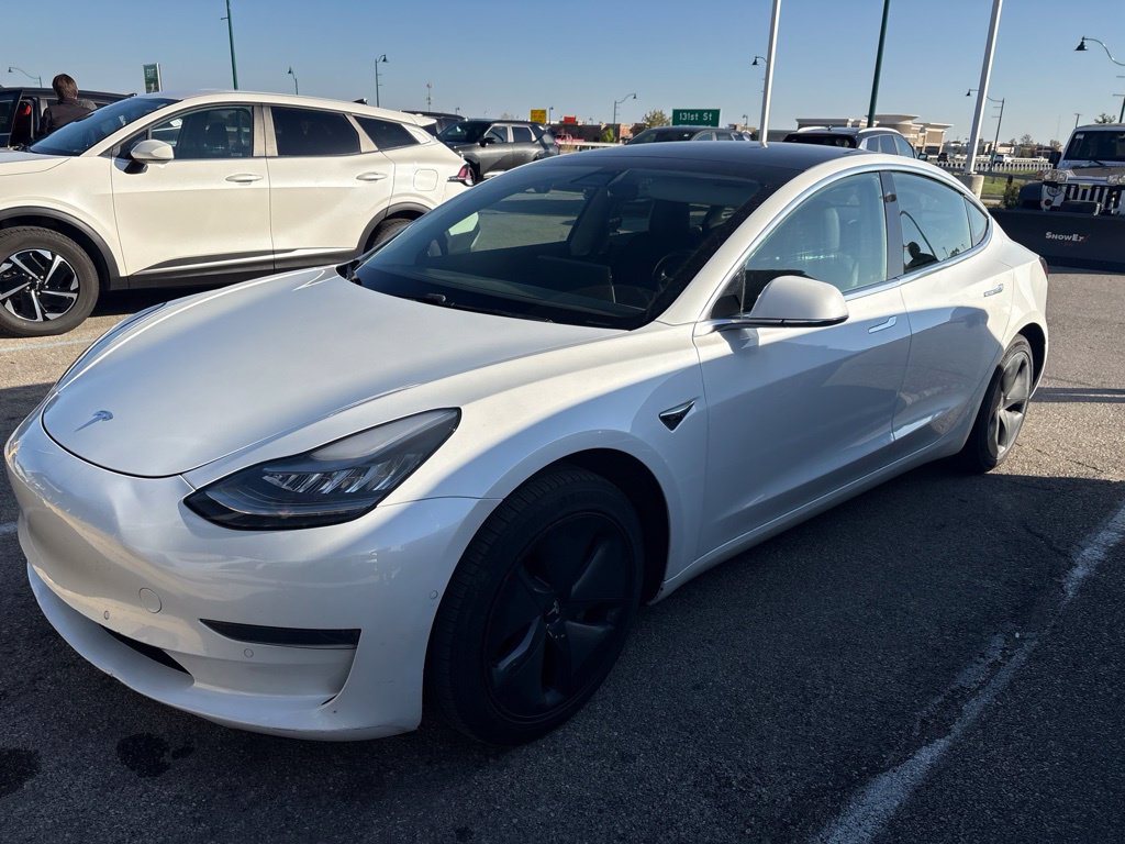  Tesla Model 3