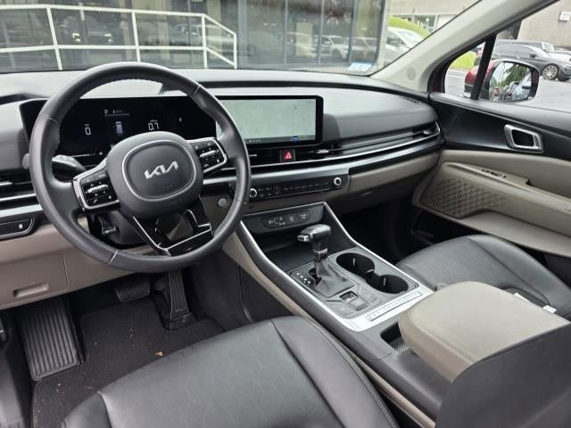 Used 2025 Kia Carnival LXS Minivan/Van