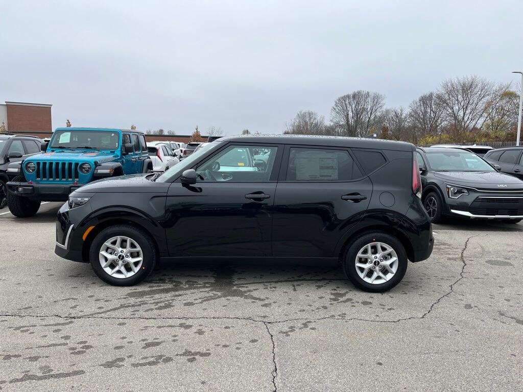 Used 2025 Kia Soul LX Hatchback