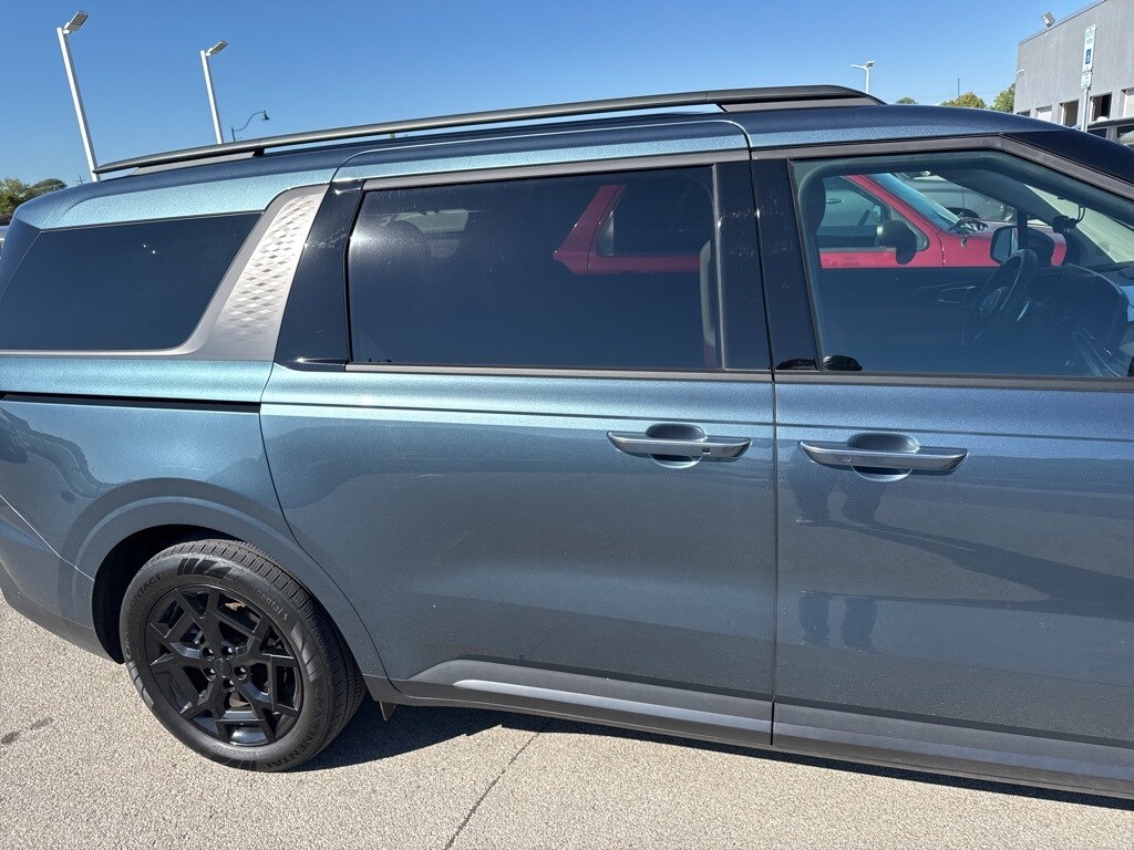 2025 Kia Carnival SX photo 2