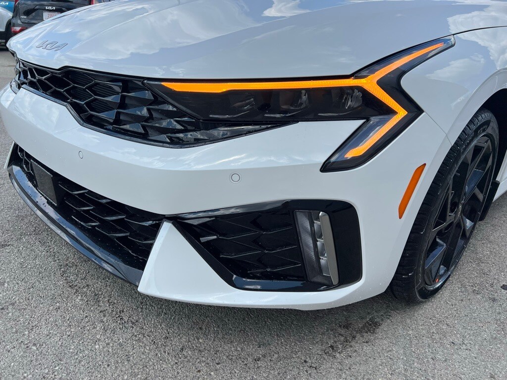 2026 Kia K5 GT-Line photo 4