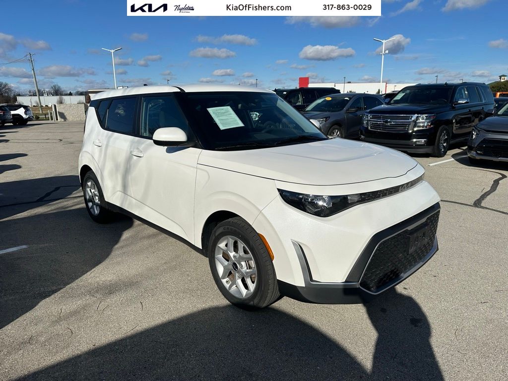 2024 Kia Soul LX's photo