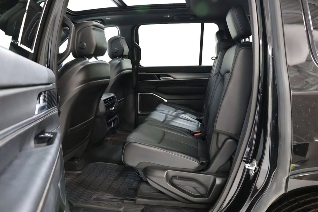 2025 Jeep Wagoneer Series I - Photo 34