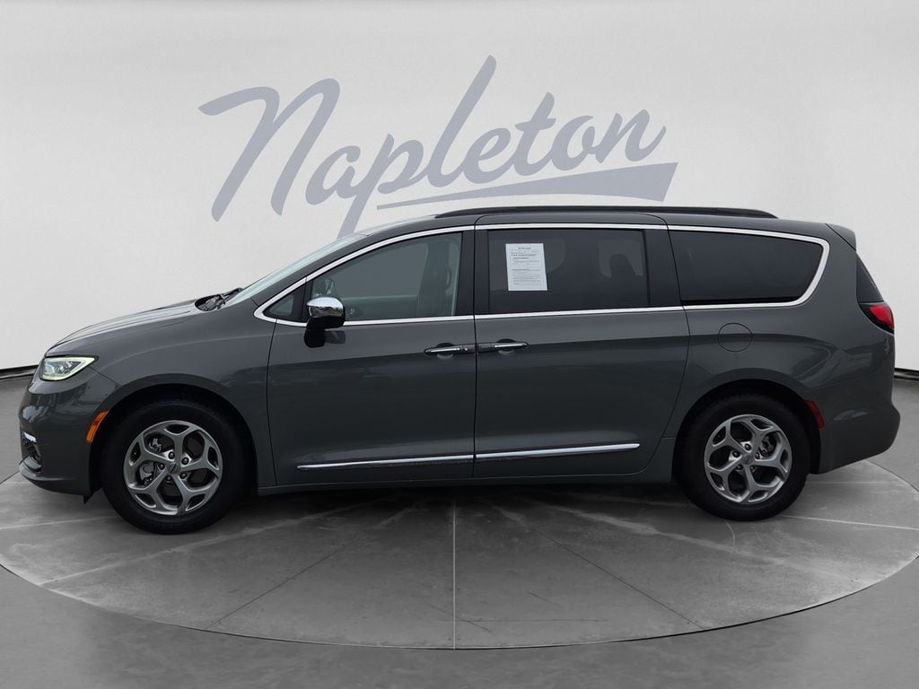 Used 2023 Chrysler Pacifica Limited Minivan/Van