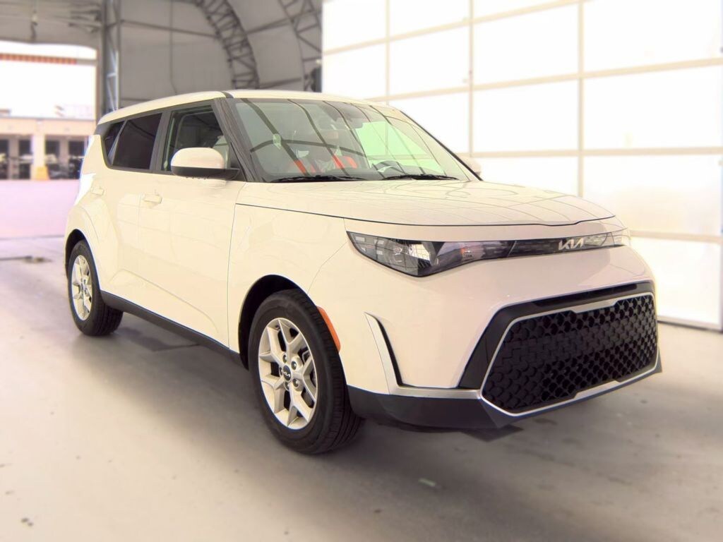 Used 2025 Kia Soul LX Hatchback
