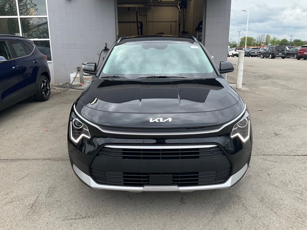 2025 Kia Niro EX photo 2