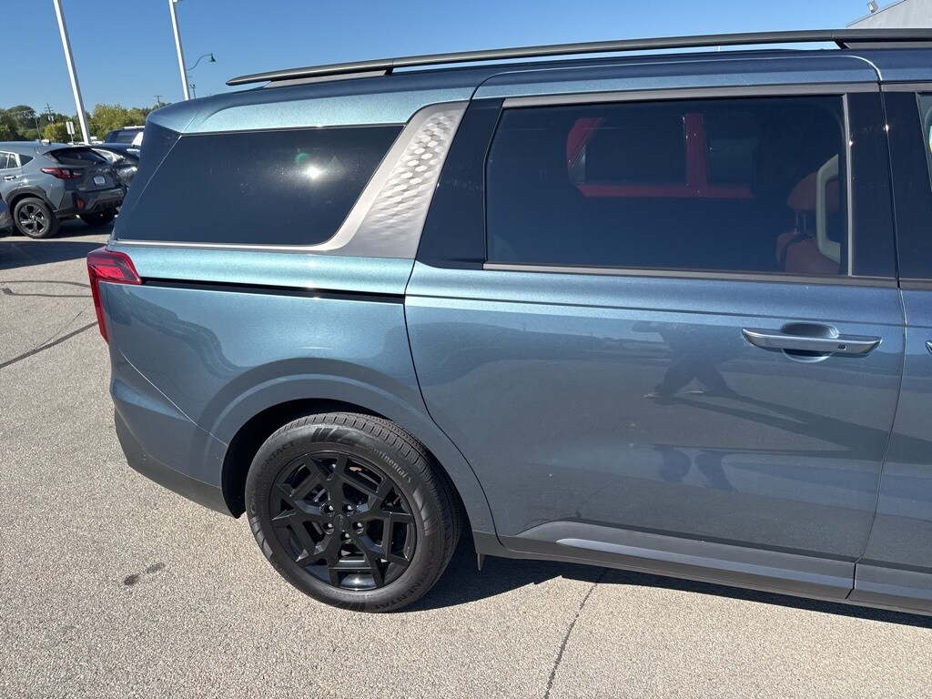 2025 Kia Carnival SX photo 3