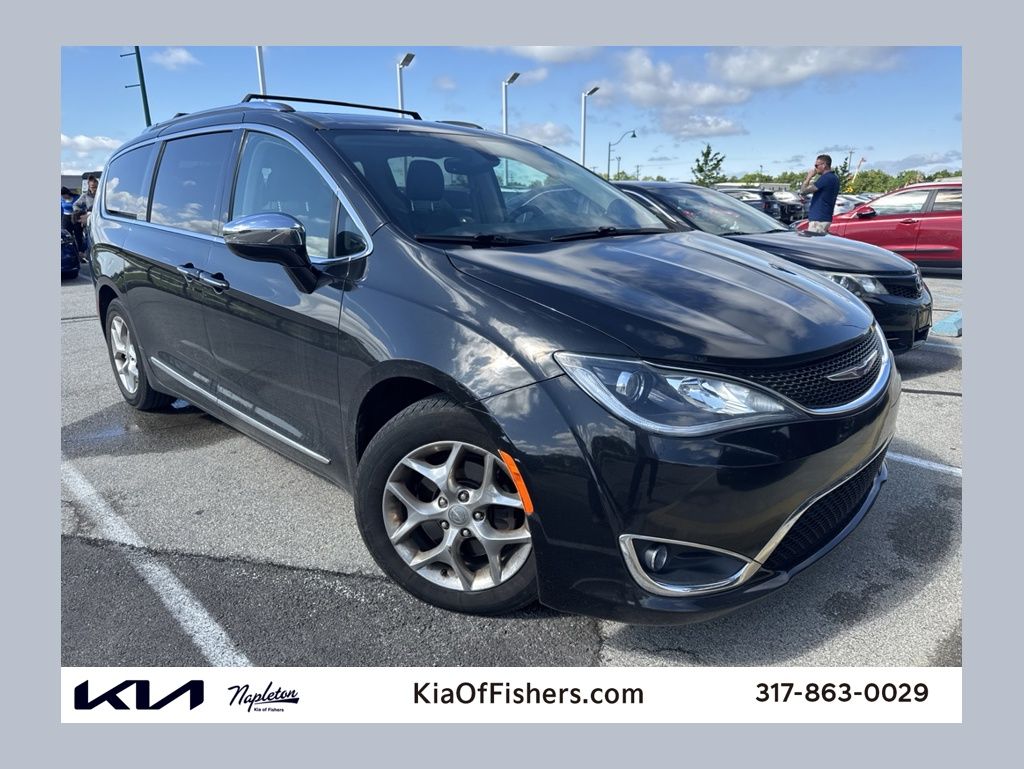 2019 Chrysler Pacifica Limited's photo