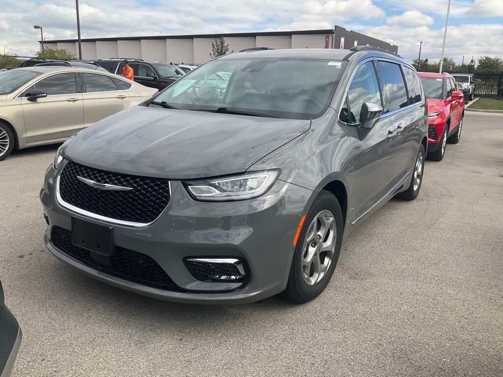2022 Chrysler Pacifica Limited photo 3