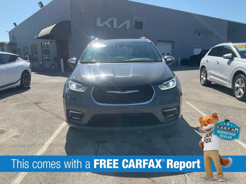 Used 2023 Chrysler Pacifica Limited Minivan/Van