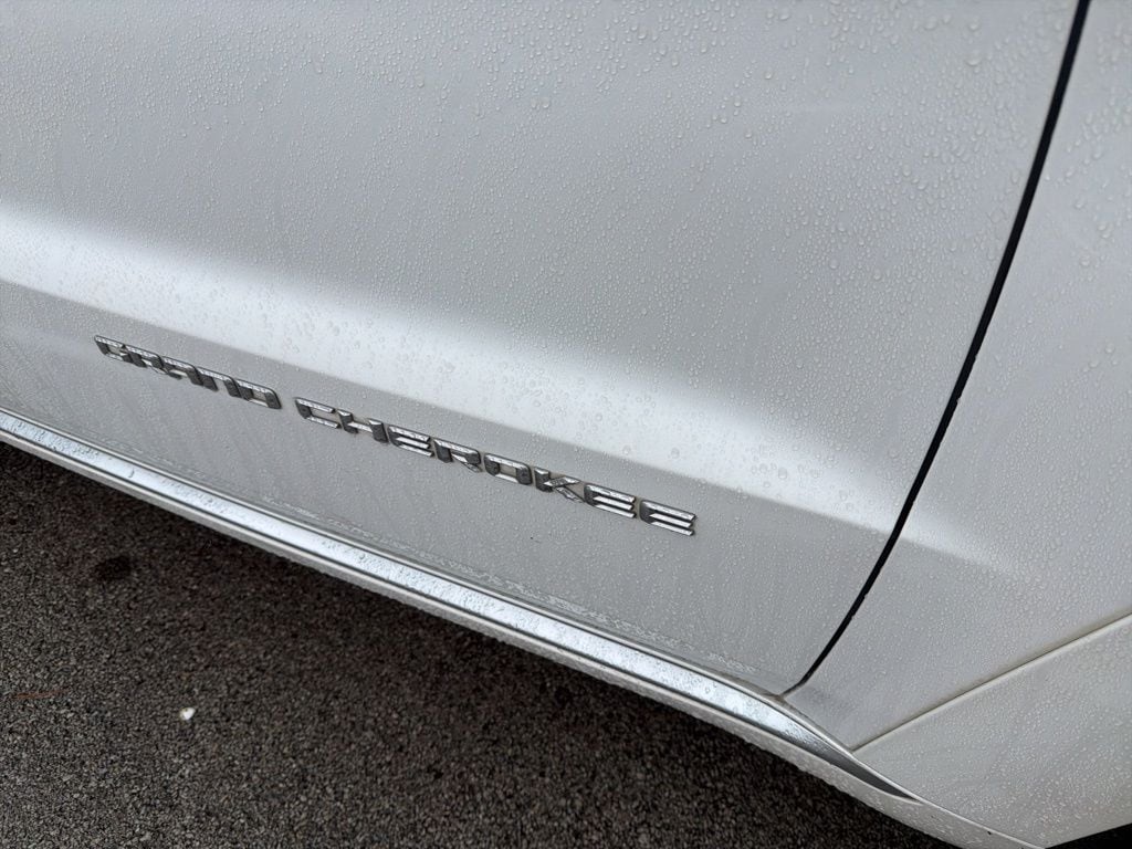 2016 Jeep Grand Cherokee Summit photo 3