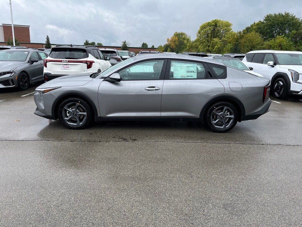 2025 Kia K4 LXS photo 4
