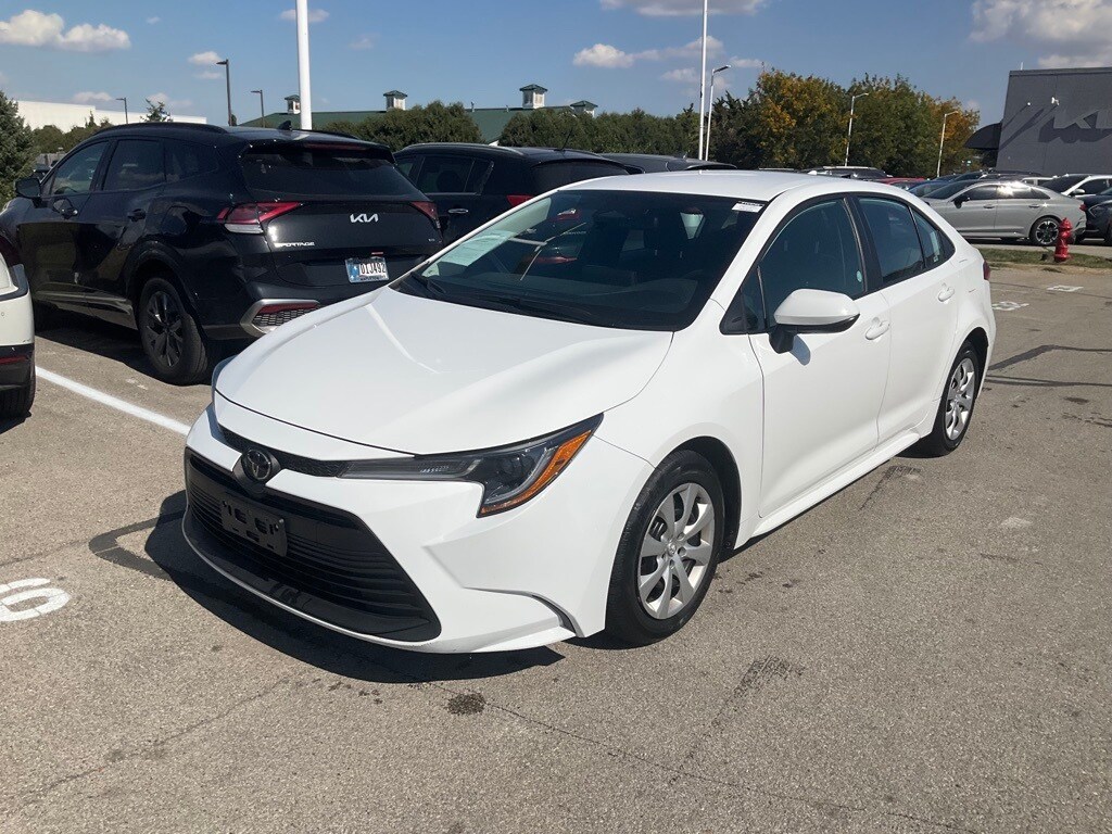 2024 Toyota Corolla LE photo 3