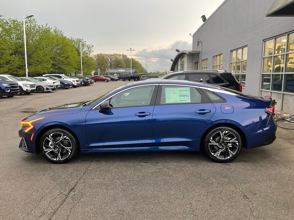 2025 Kia K5 GT-Line photo 4