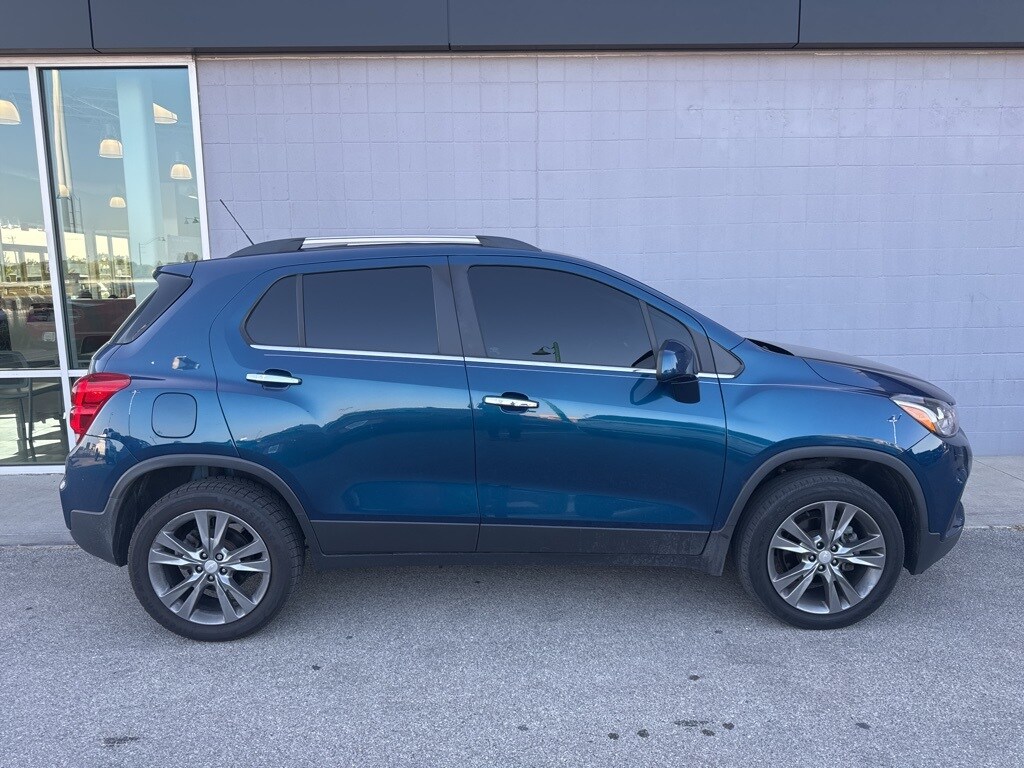 2020 Chevrolet Trax LT photo 2