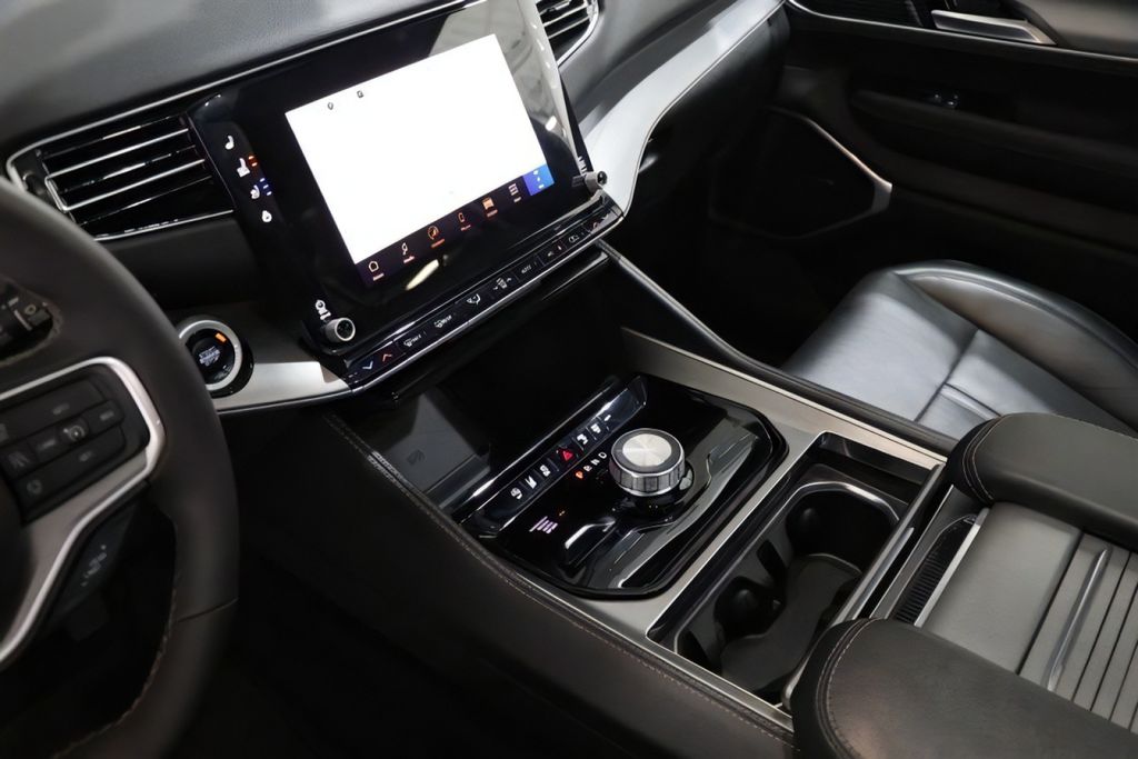 2025 Jeep Wagoneer Series I - Photo 32