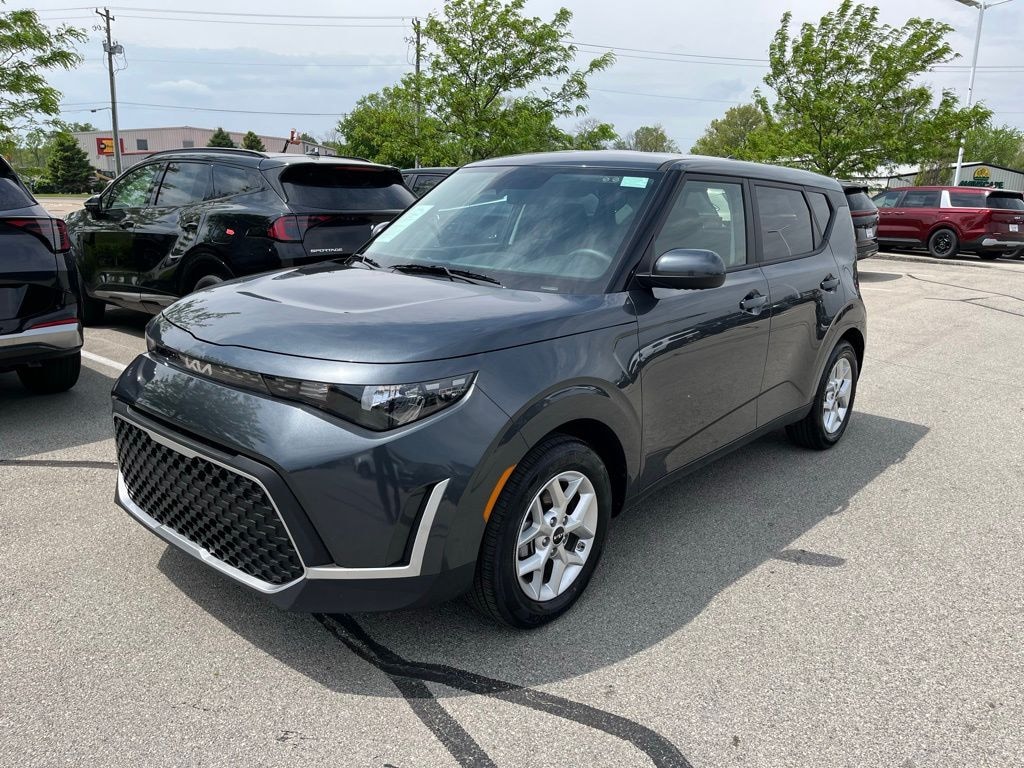 Used 2025 Kia Soul LX Hatchback