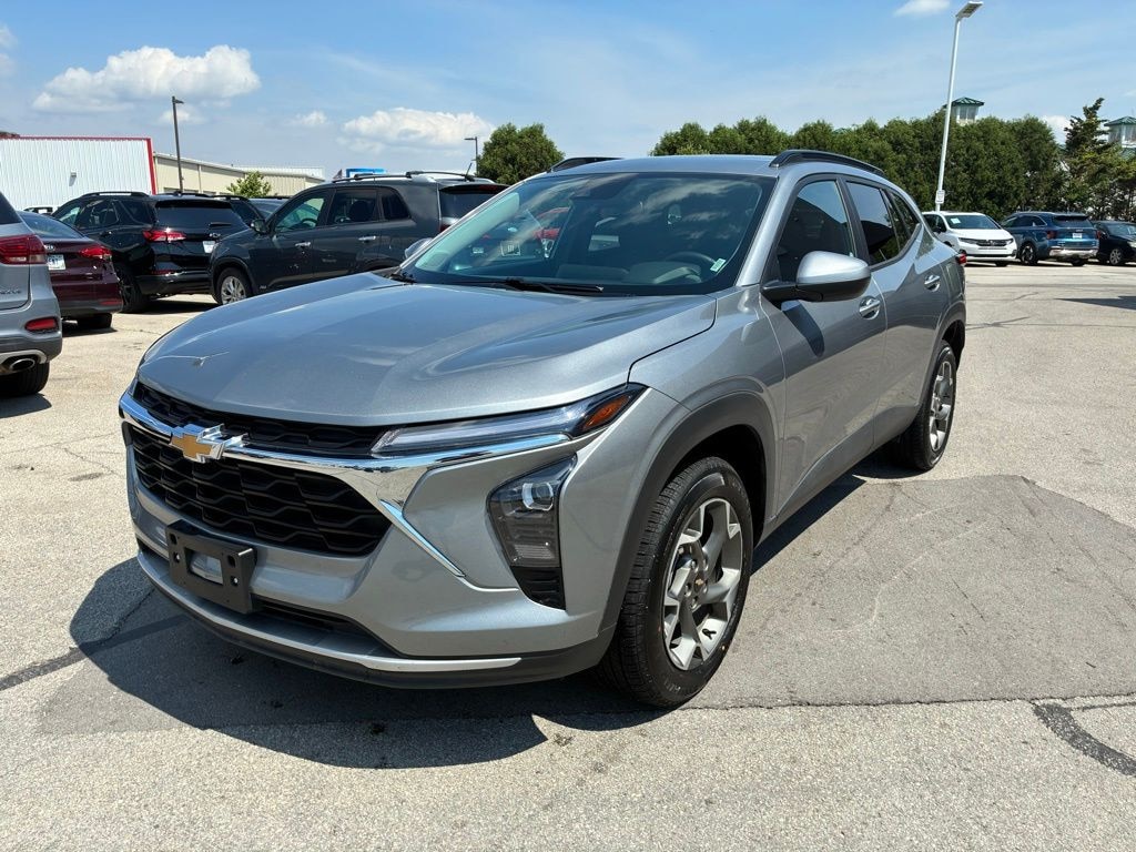 Used 2025 Chevrolet Trax LT SUV