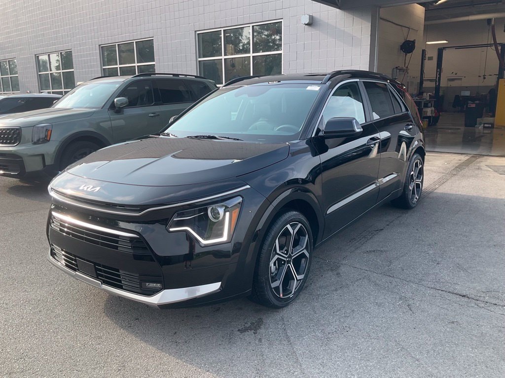 Certified 2025 Kia Niro EX Touring SUV