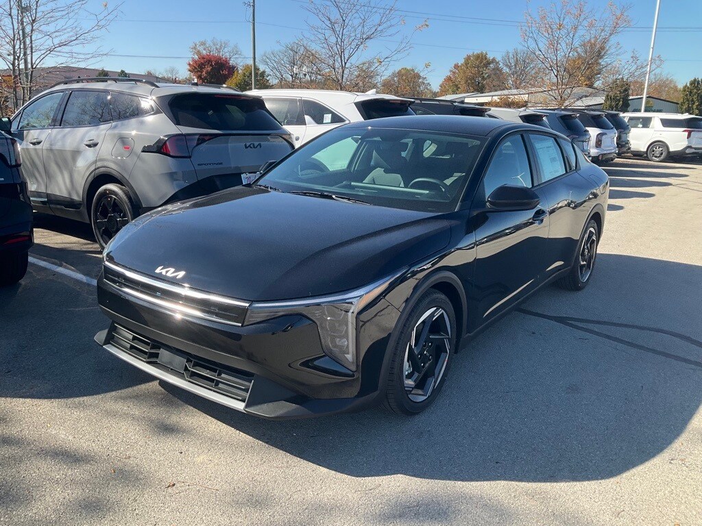 2025 Kia K4 EX photo 2