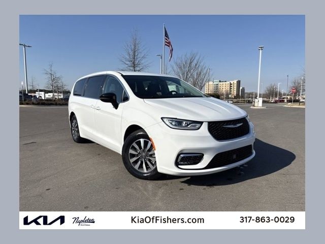 2024 Chrysler Pacifica PHEV Select