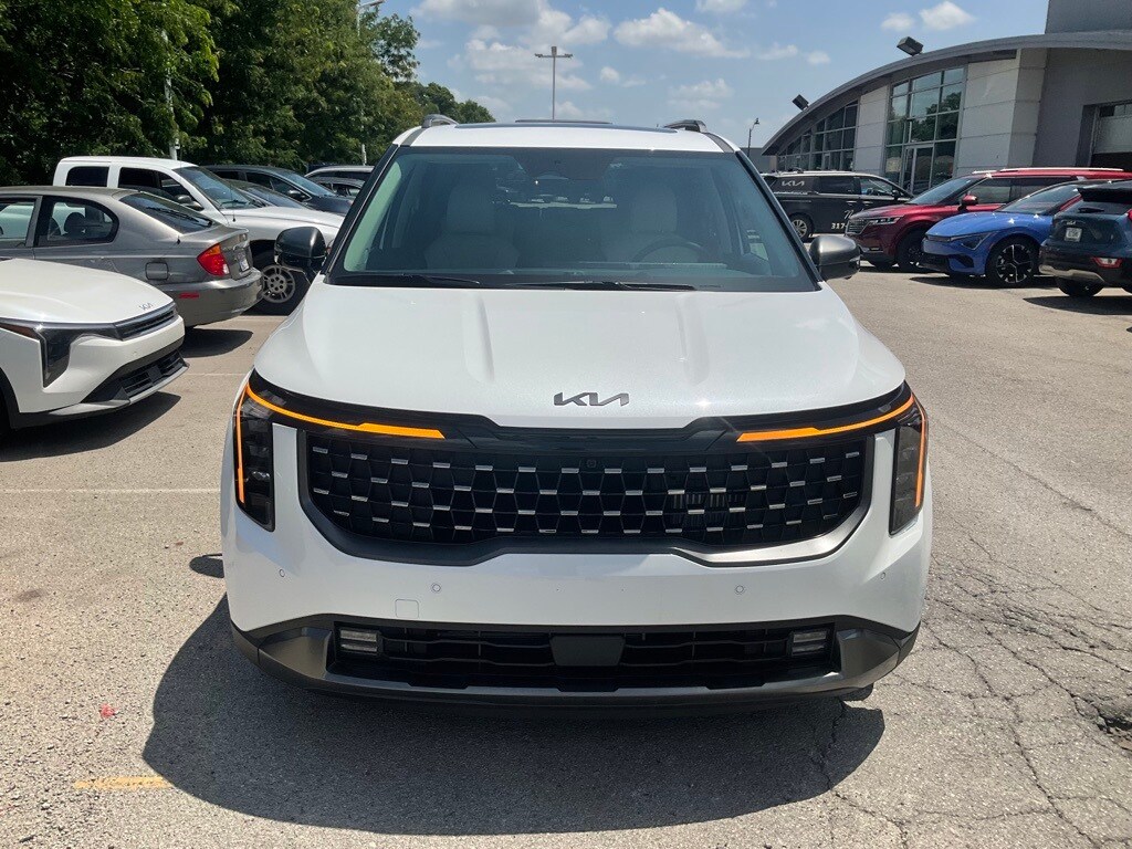 2026 Kia Carnival SX photo 2