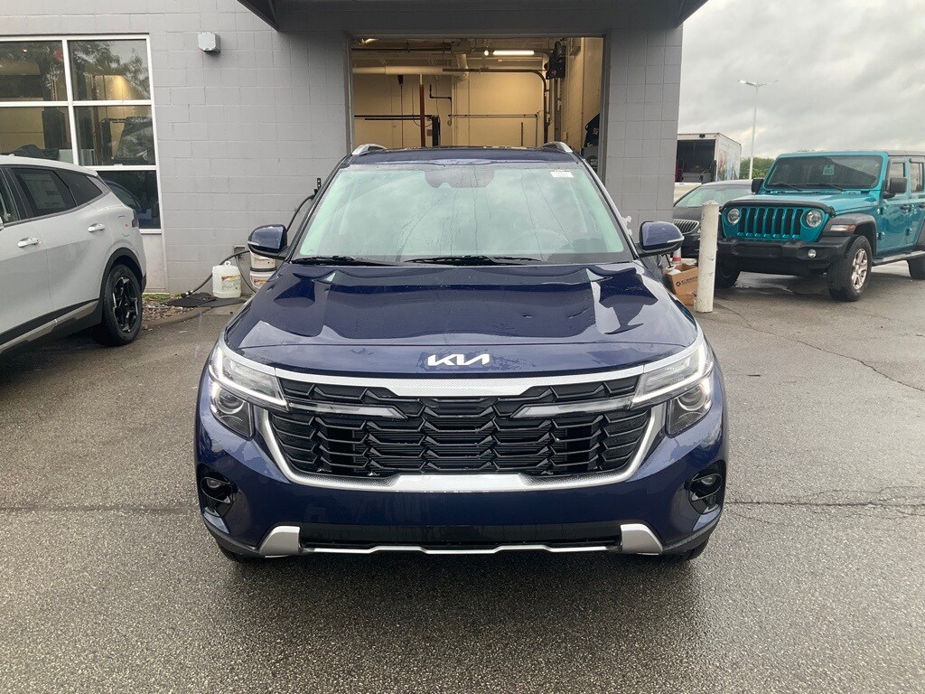 2025 Kia Seltos EX photo 2