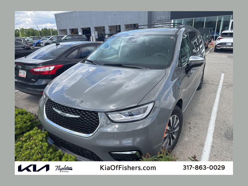 2023 Chrysler Pacifica Hybrid Limited Hybrid's photo