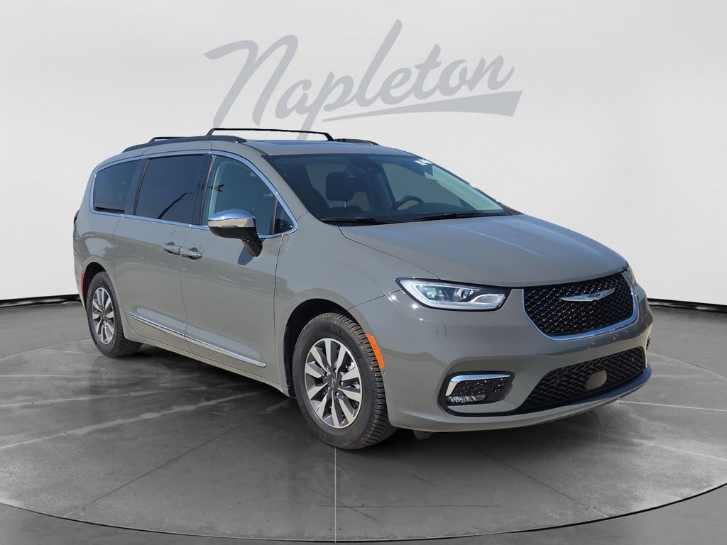 Used 2023 Chrysler Pacifica Hybrid Limited Minivan/Van