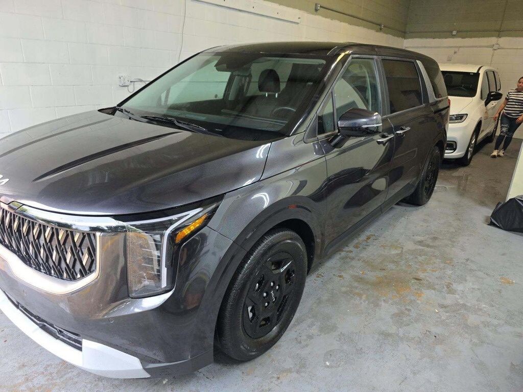 Used 2025 Kia Carnival LXS Minivan/Van