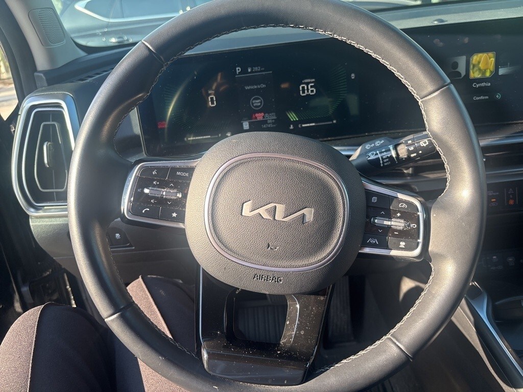 2024 Kia Sorento S photo 3