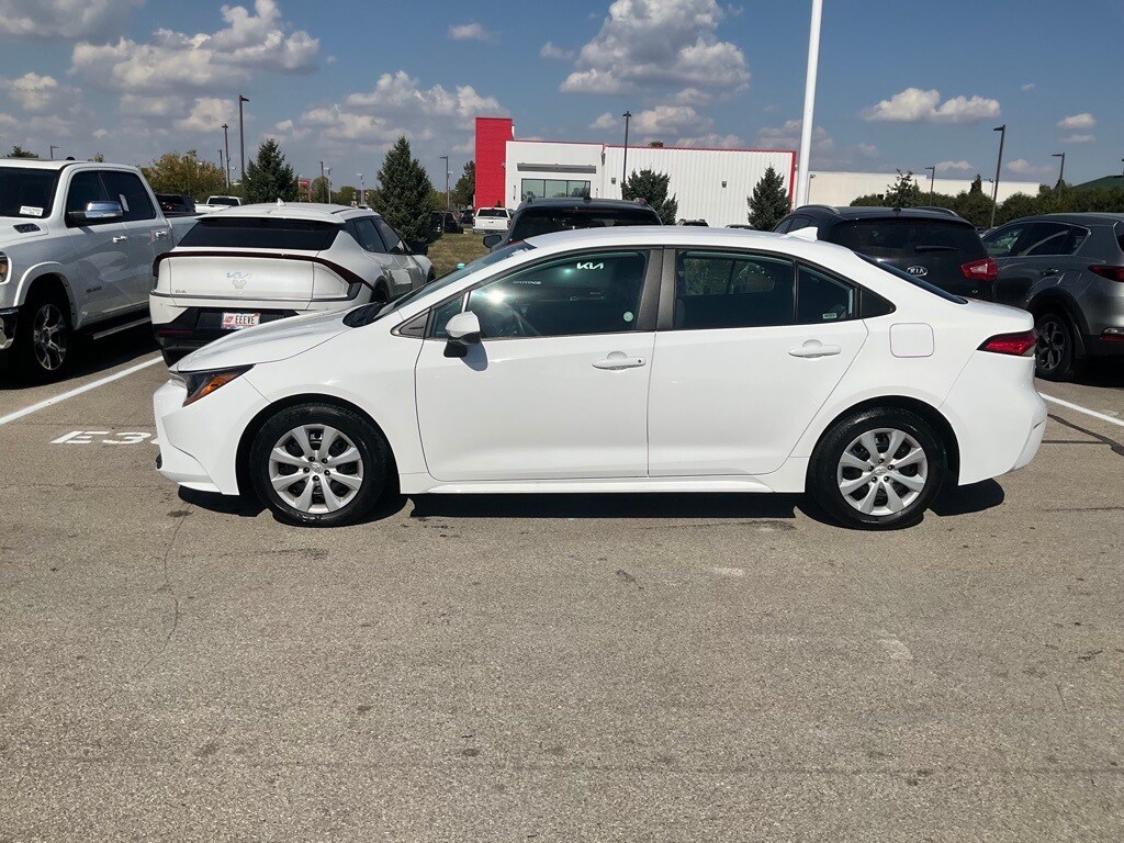 2024 Toyota Corolla LE photo 4