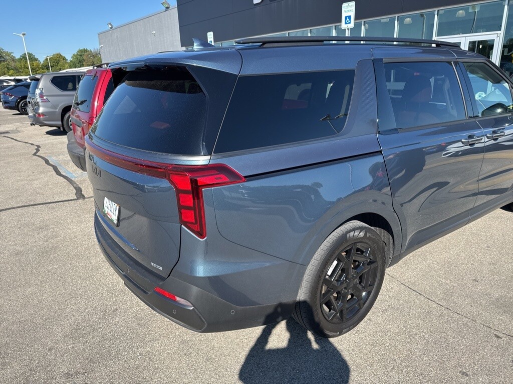 2025 Kia Carnival SX photo 4