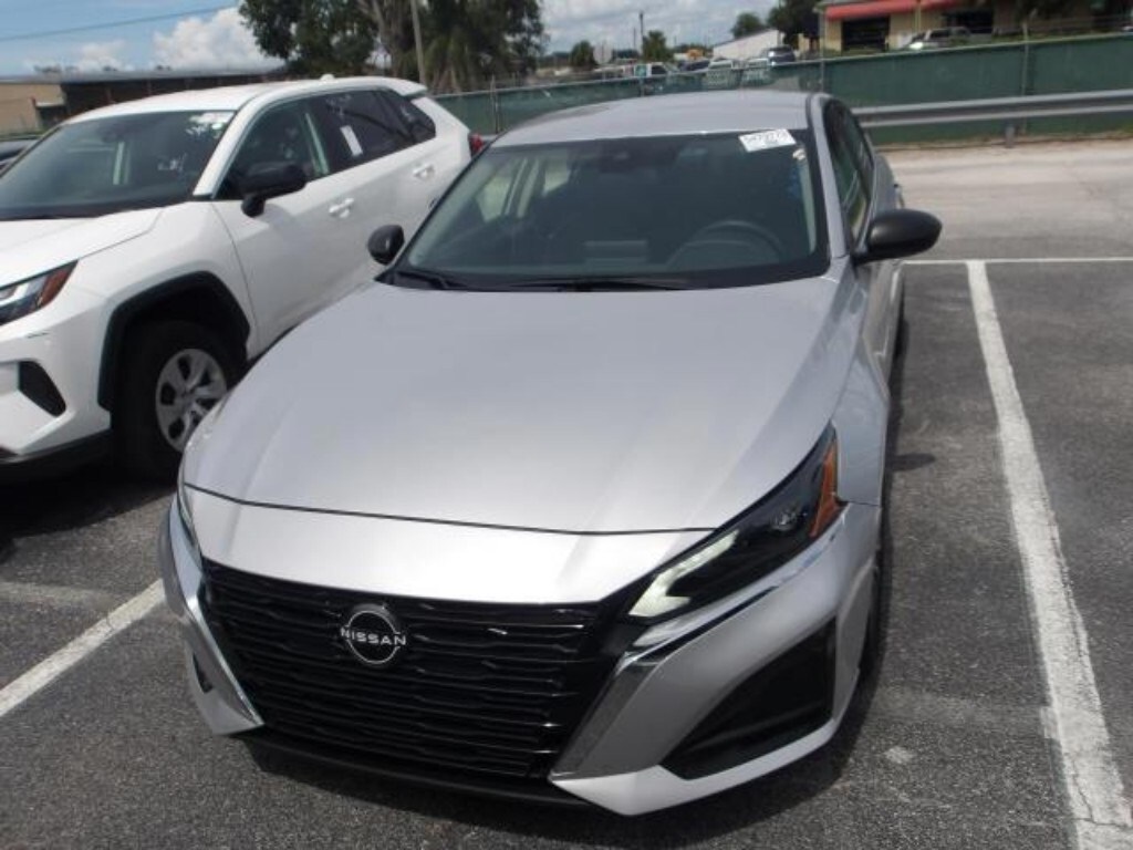 2024 Nissan Altima 2.5 SV photo 2