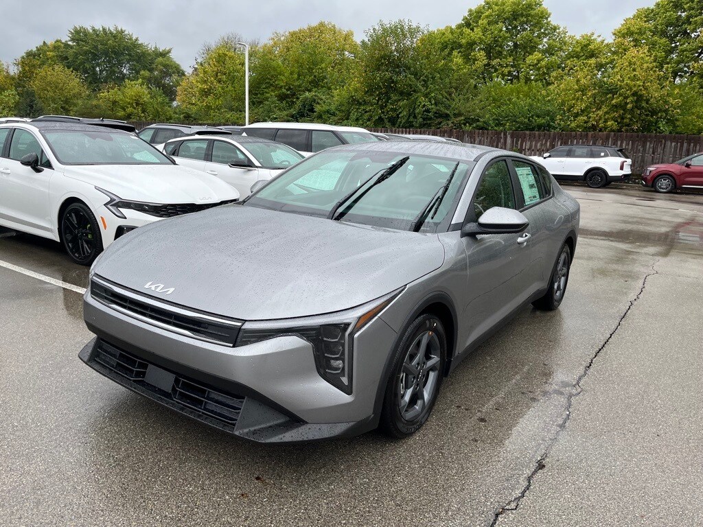 2025 Kia K4 LXS photo 3
