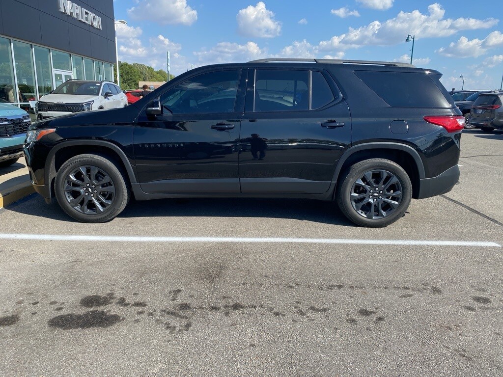 2021 Chevrolet Traverse RS photo 2