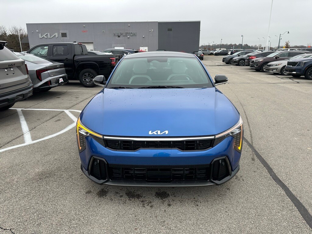2025 Kia K4 GT-Line Turbo photo 2