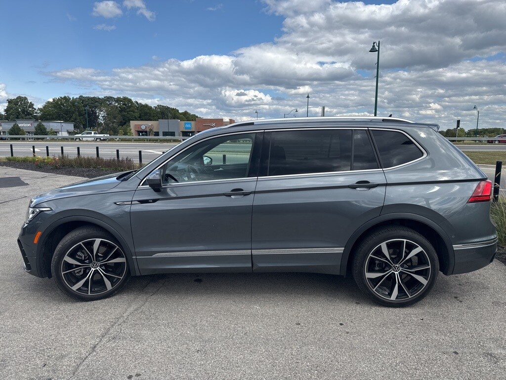 2022 Volkswagen Tiguan SEL Premium R-Line photo 3