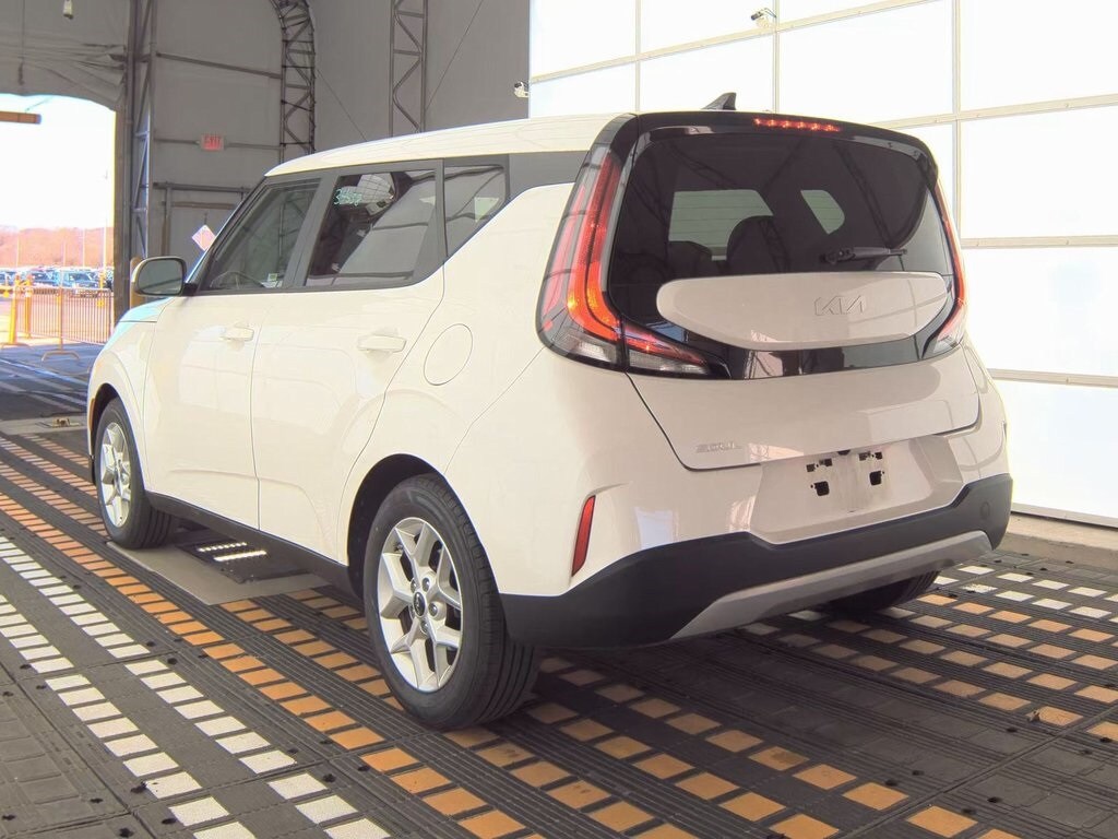 2024 Kia Soul LX S photo 2