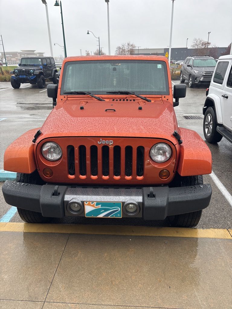 2011 Jeep Wrangler Unlimited Sahara photo 2