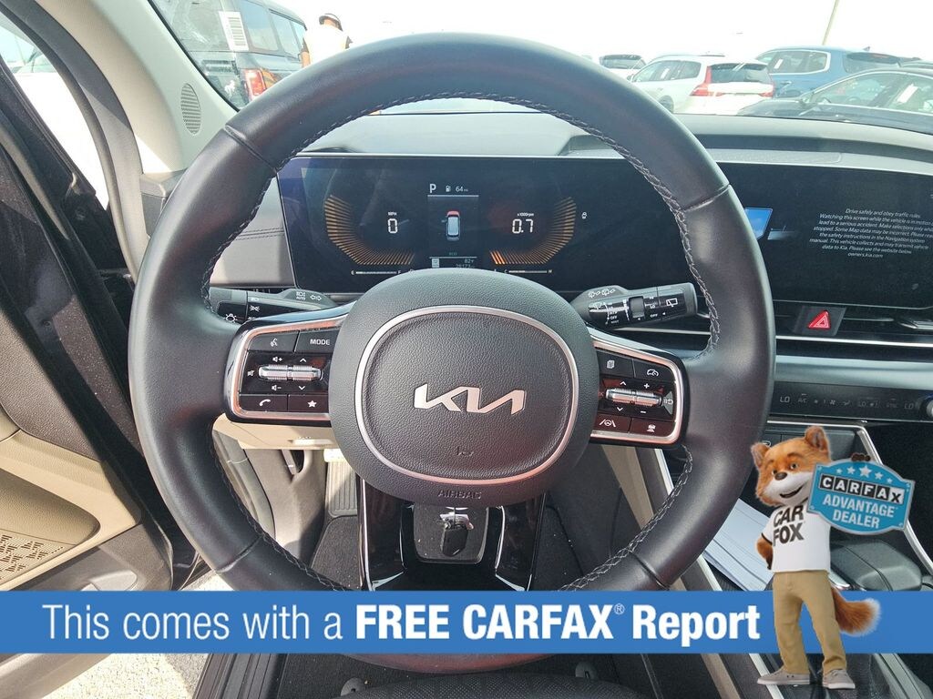 Used 2025 Kia Carnival LXS Minivan/Van