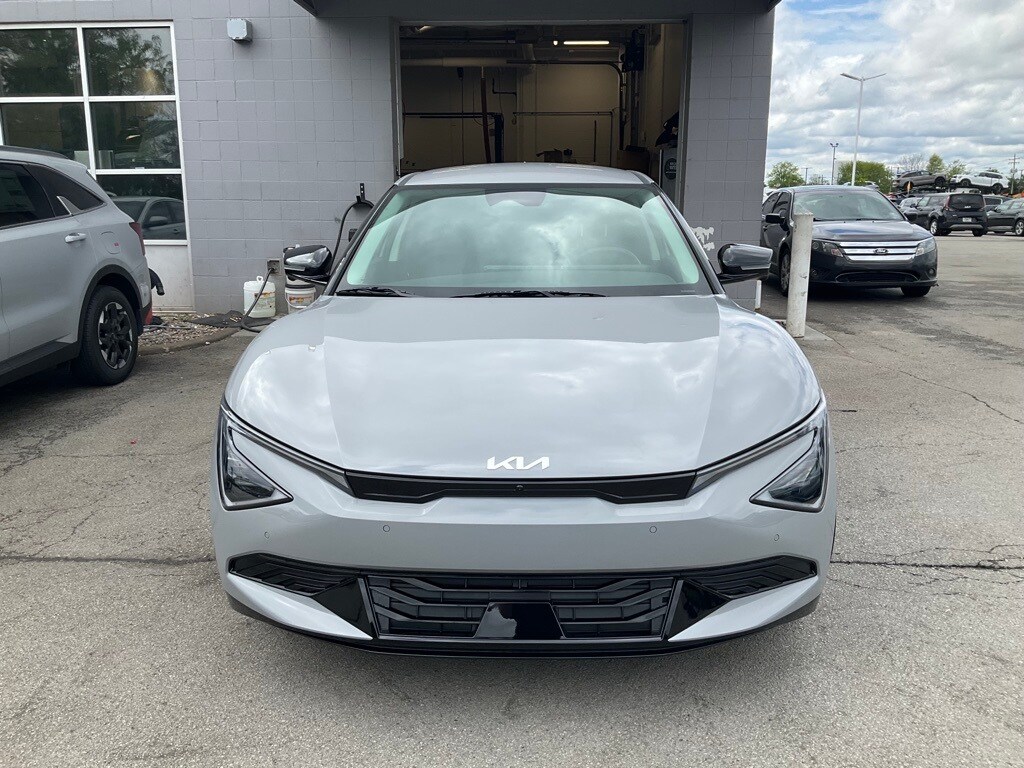 2025 Kia EV6 Wind photo 2