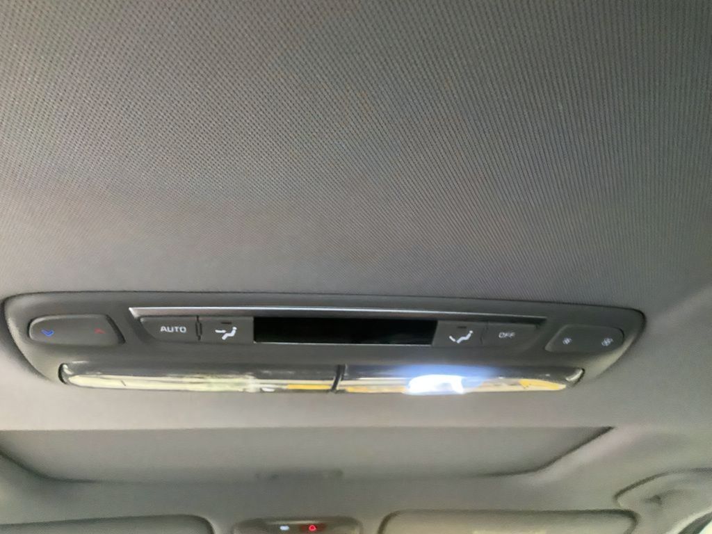2025 Kia Telluride S - Photo 28