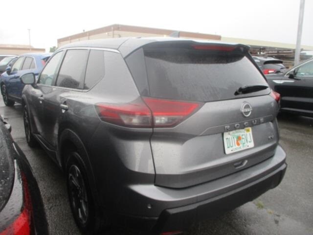 2024 Nissan Rogue SV photo 4